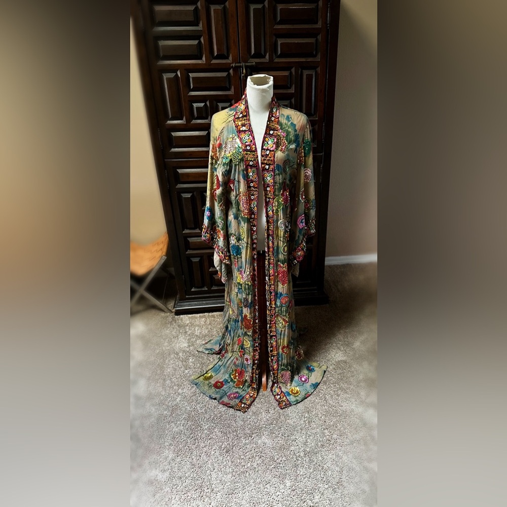 Magical Carpet Ride Kimono - Picture 2 of 12